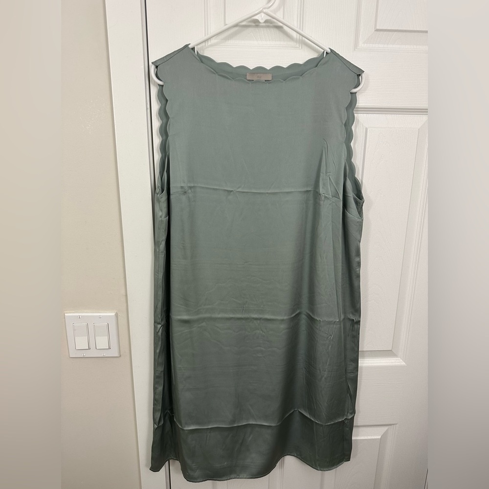 NEW!!!  H&M Scallop-edged dress. Size Large